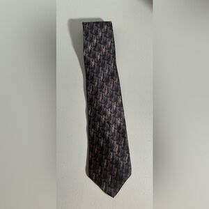 Bill Blass Black Label Mens Tie Necktie 100% Silk Purple With Gold Accents